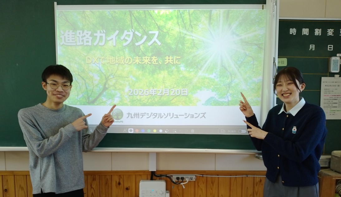 八代工業高校説明会の様子②若手社員2名