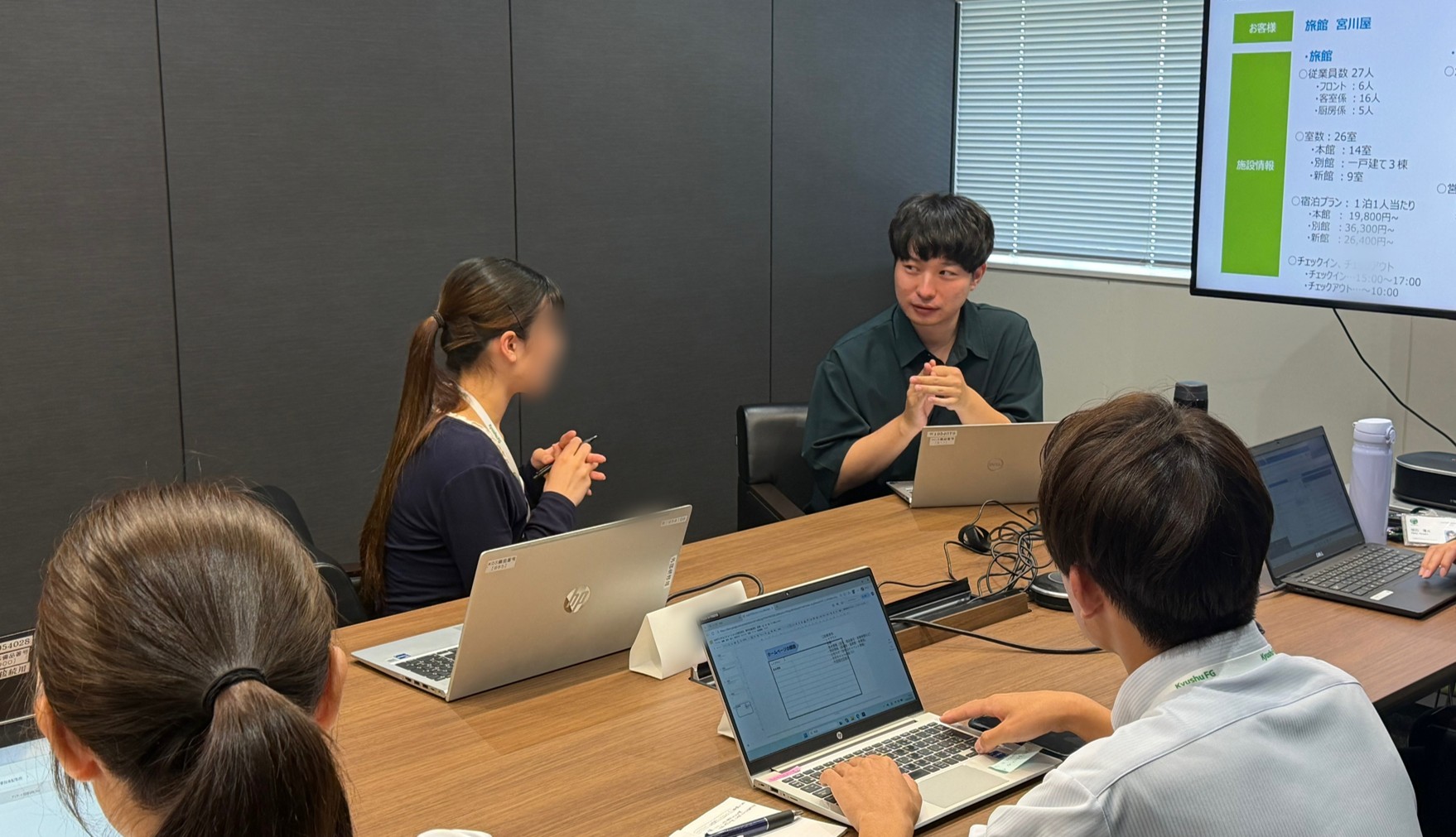 若手社員との座談会の様子